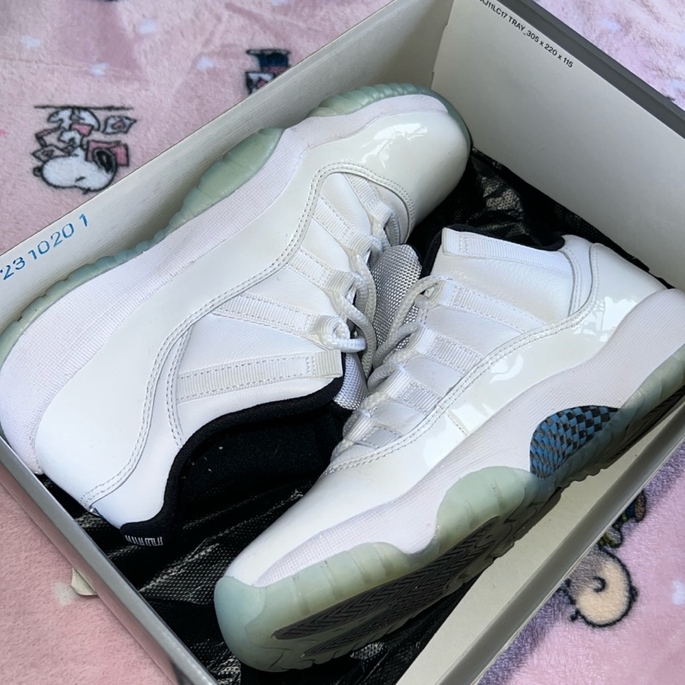 Jordan 11 "Legend Blue"